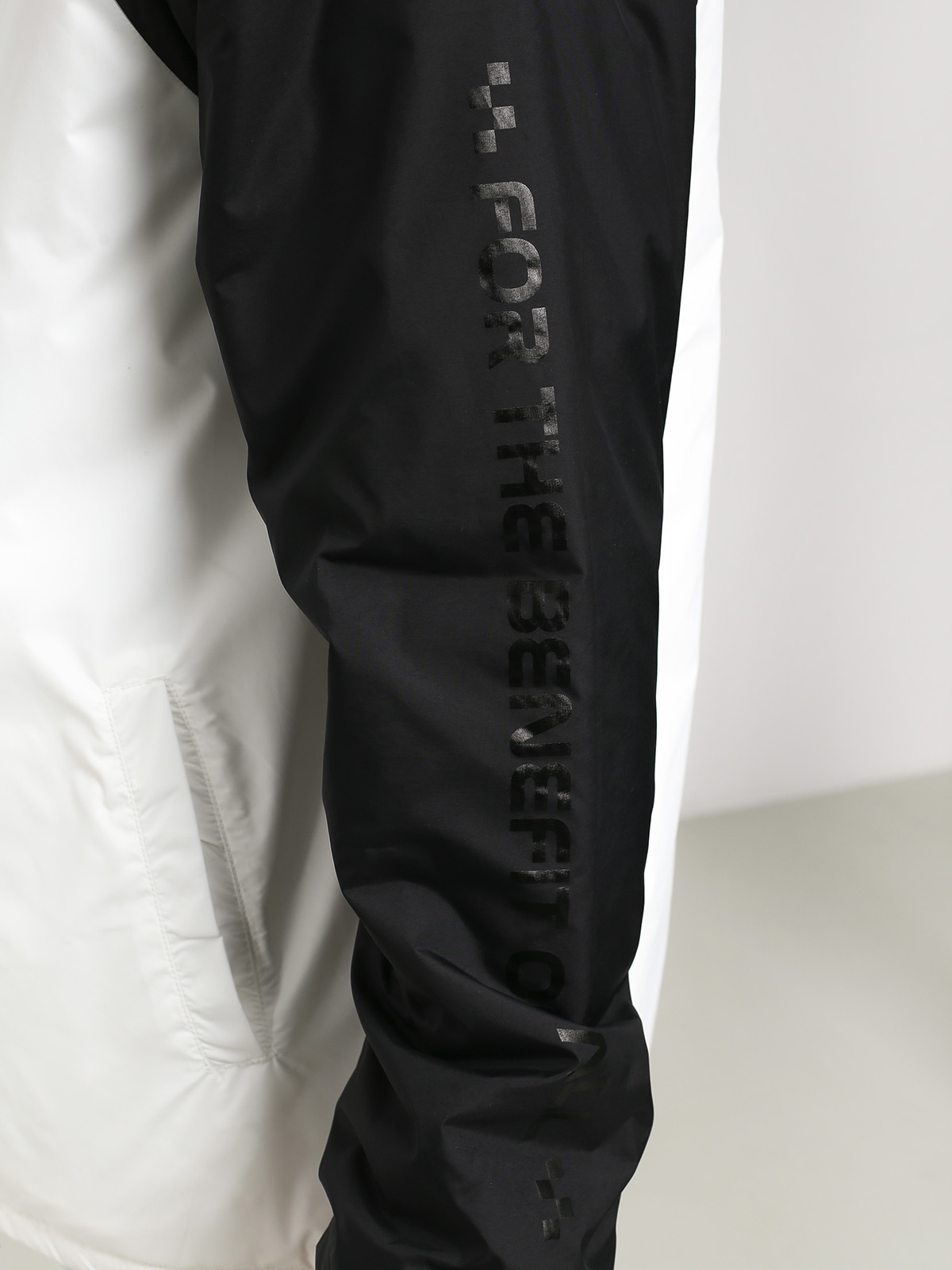 Bunda Vans Space Space Voyager Torrey (space white/black nasa)