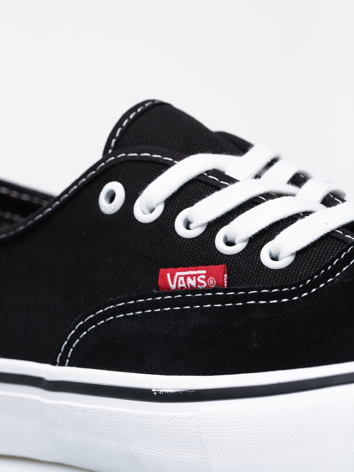 Topánky Vans Authentic Pro (black/true white)