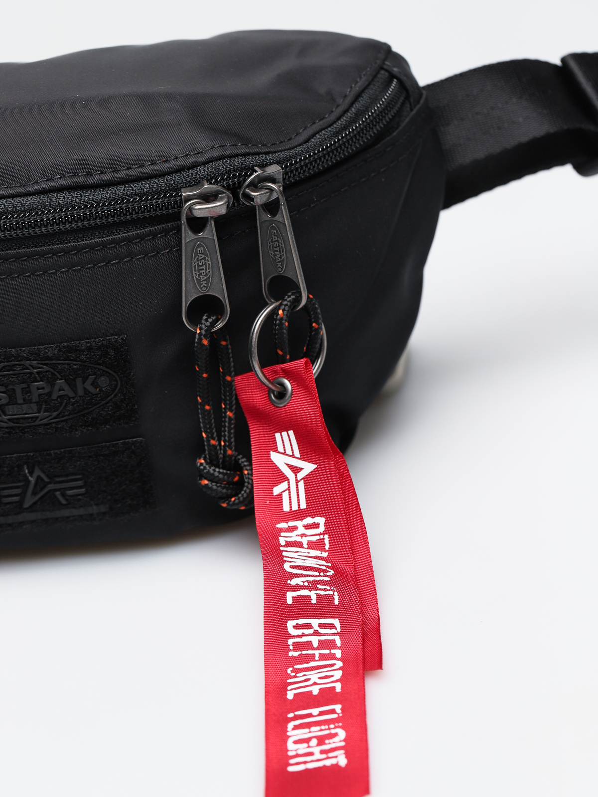 Ľadvinka Eastpak x Alpha Industries Springer (alpha black)
