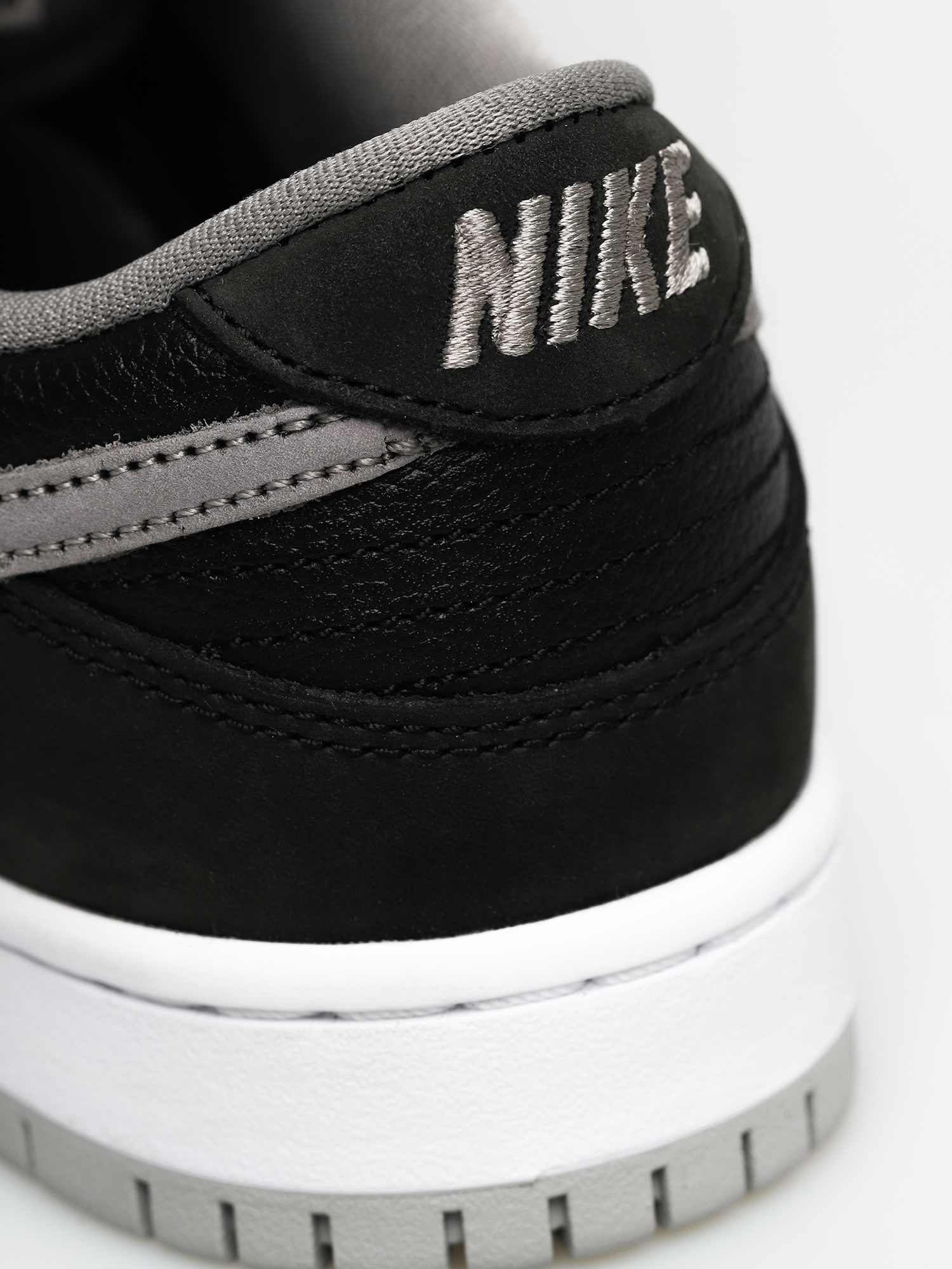 Topánky Nike SB Dunk Low Pro (black/medium grey black white)