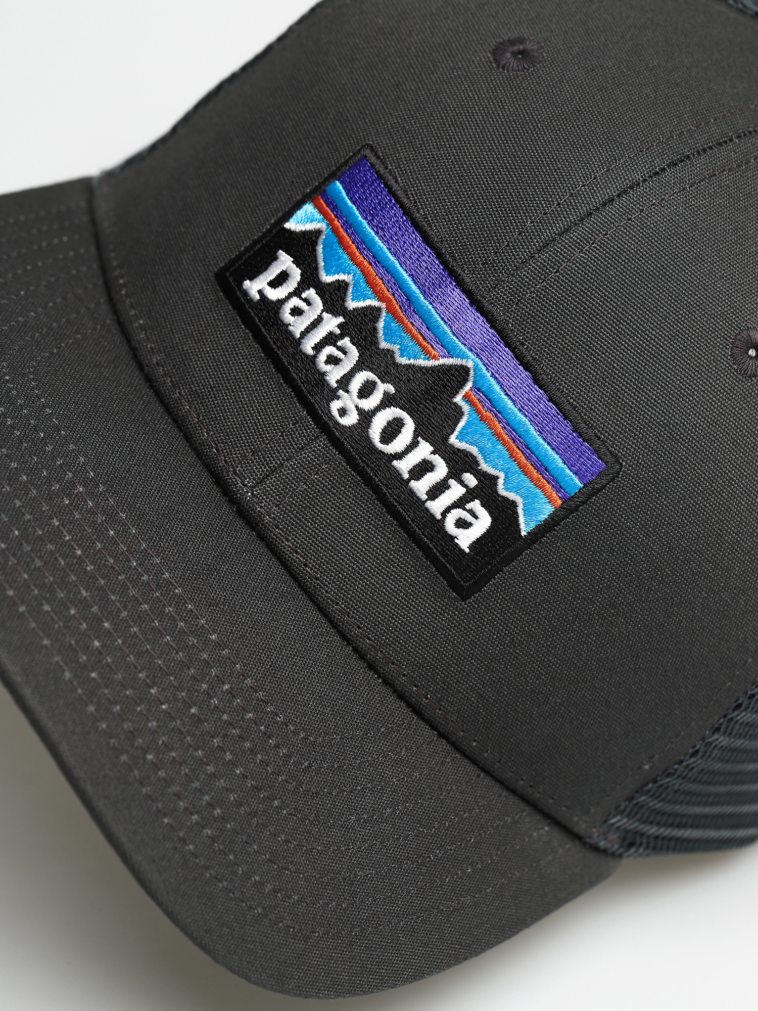 Šiltovka Patagonia P6 Logo Trucker ZD (forge grey)