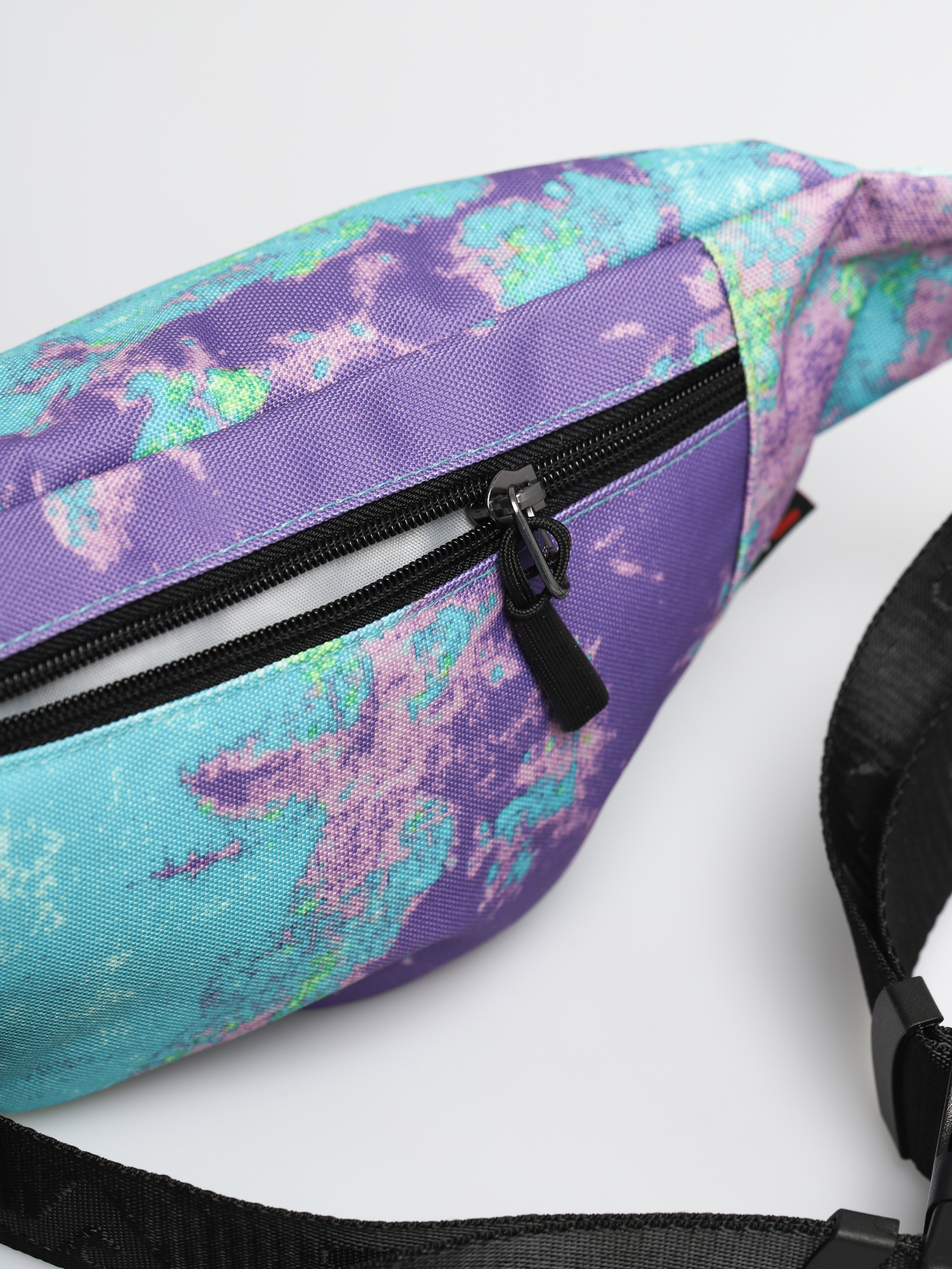Ľadvinka Fila Waist Bag Slim Aop (lilac batik allover)