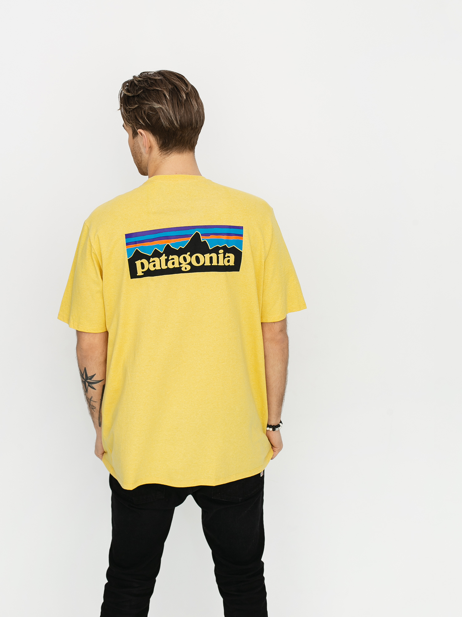 Tričko Patagonia P6 Logo Responsibili (surfboard yellow)