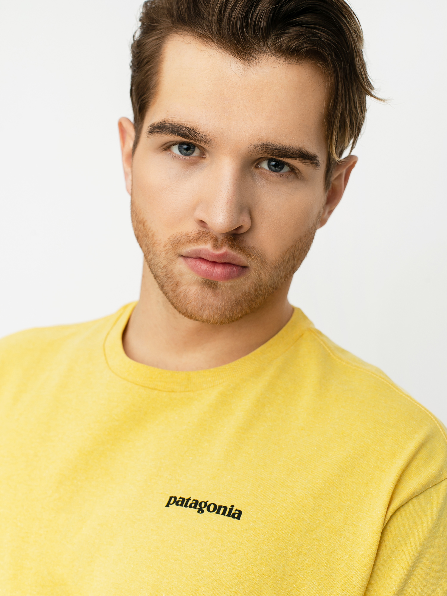 Tričko Patagonia P6 Logo Responsibili (surfboard yellow)