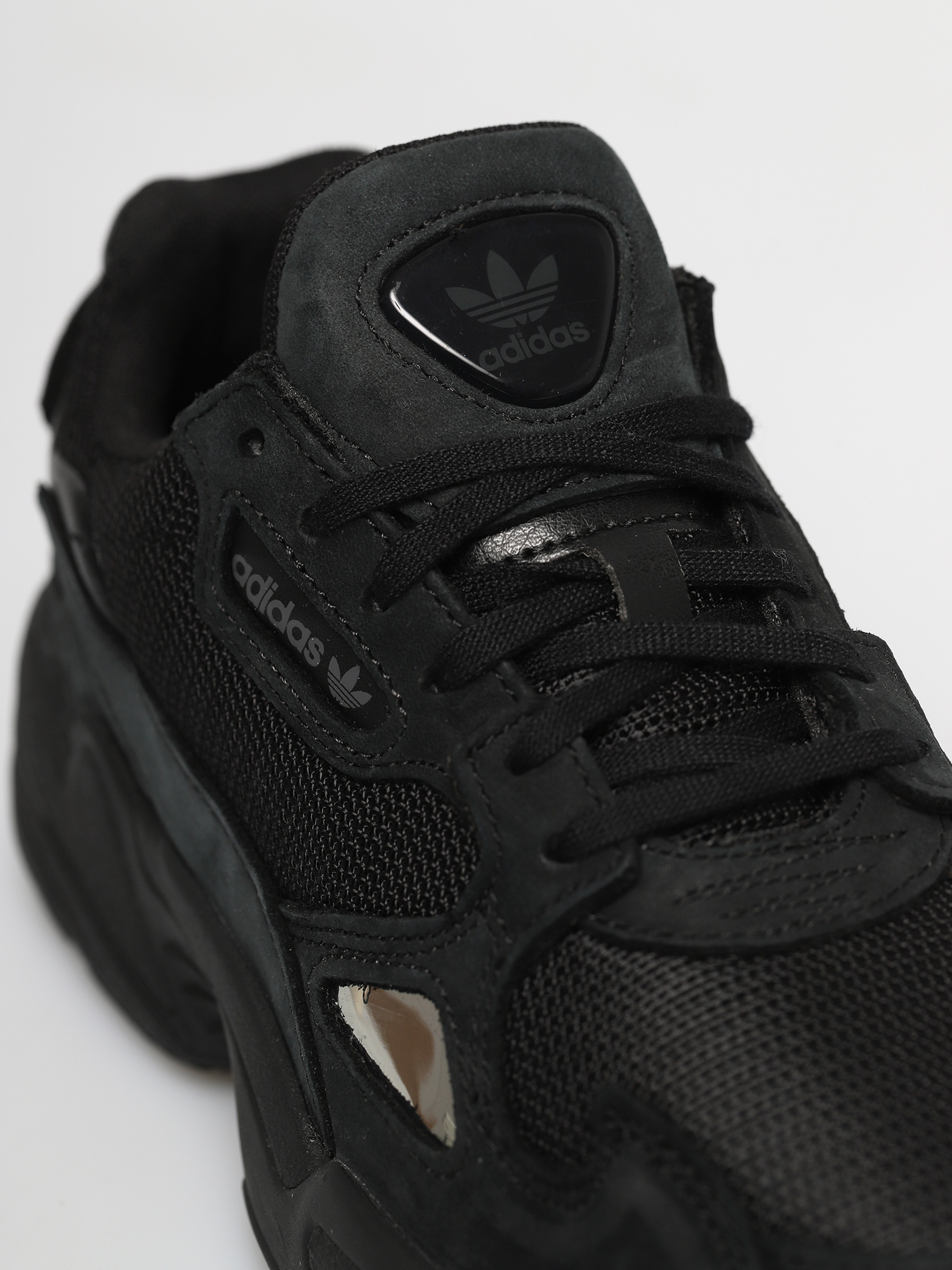 Topánky adidas Originals Falcon Wmn (core black/core black/grey five)