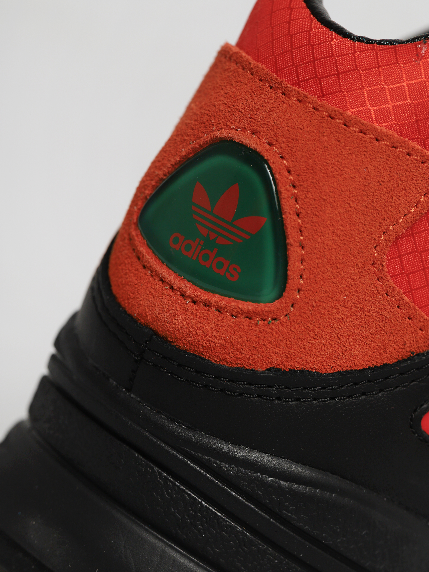 Topánky adidas Originals Yung 96 Trail (cblack/trgrme/flaora)