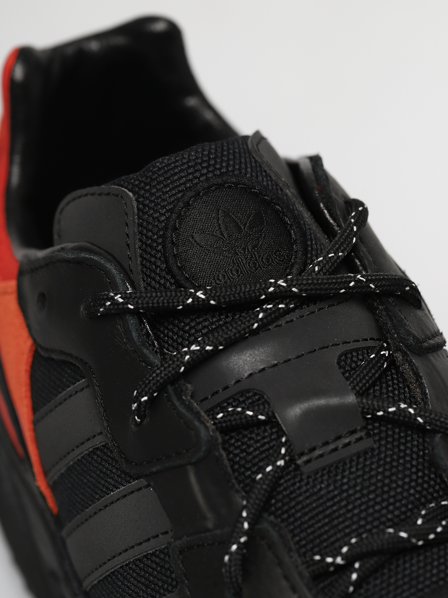 Topánky adidas Originals Yung 96 Trail (cblack/trgrme/flaora)