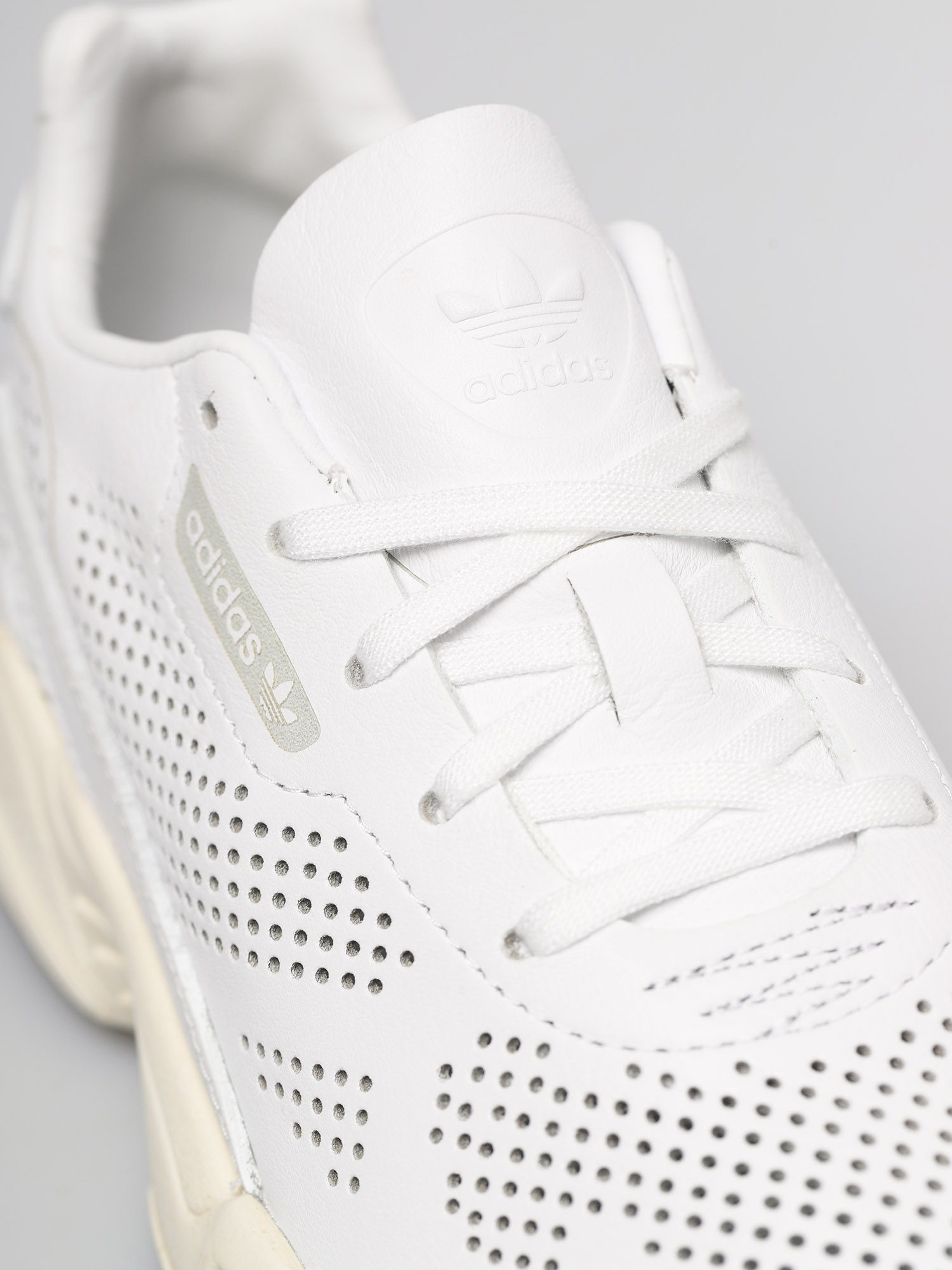 Topánky adidas Originals Falcon Alluxe Wmn (ftwwht/ftwwht/owhite)