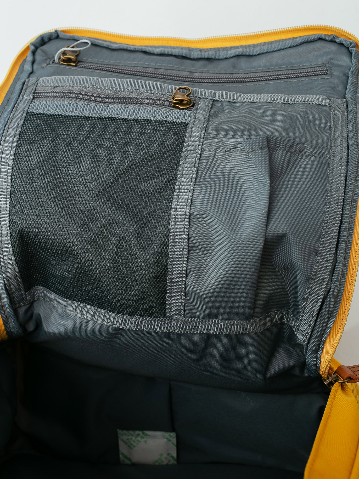 Batoh Doughnut Macaroon (mustard)