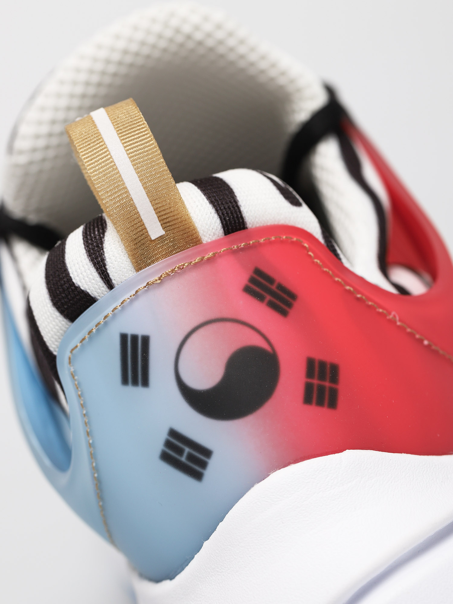 Topánky Nike Air Presto (white/metallic gold black red orbit)