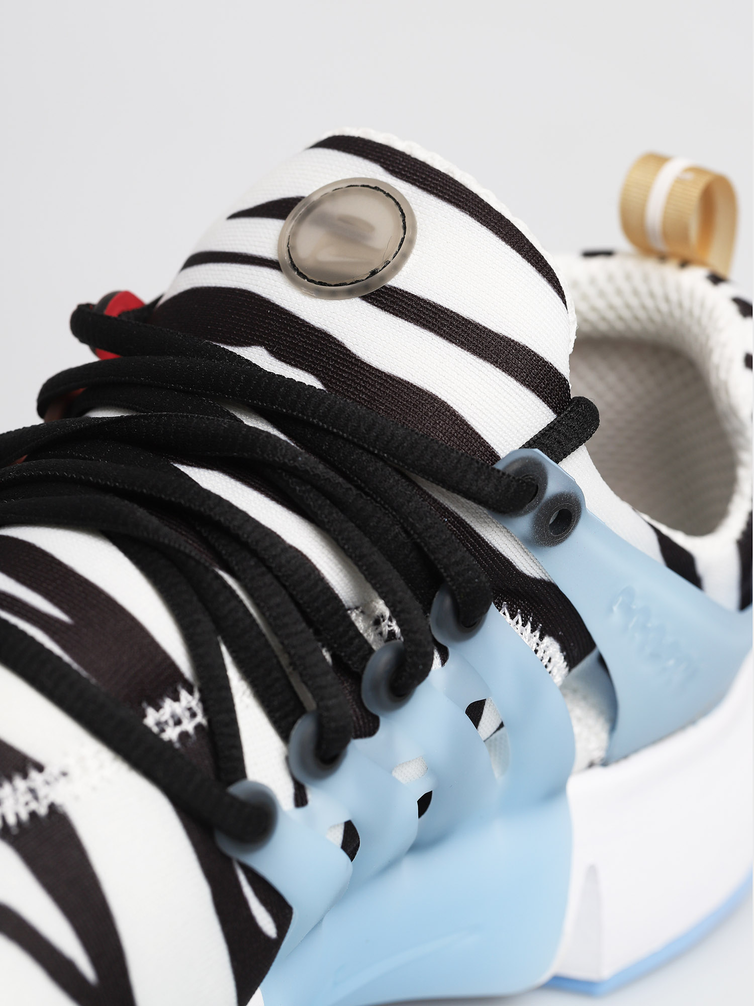 Topánky Nike Air Presto (white/metallic gold black red orbit)