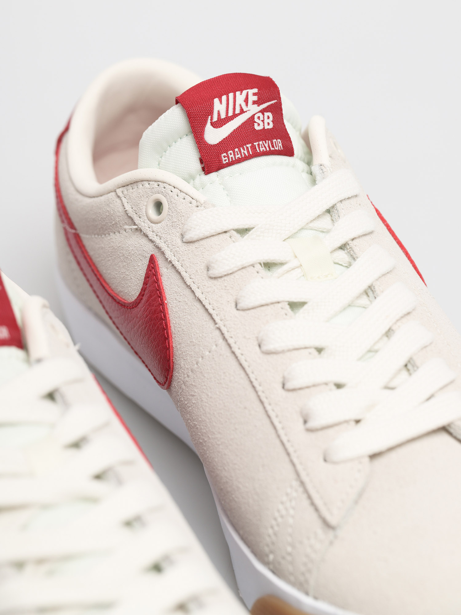 Topánky Nike SB Blazer Low Gt (sail/cardinal red white gum light brown)