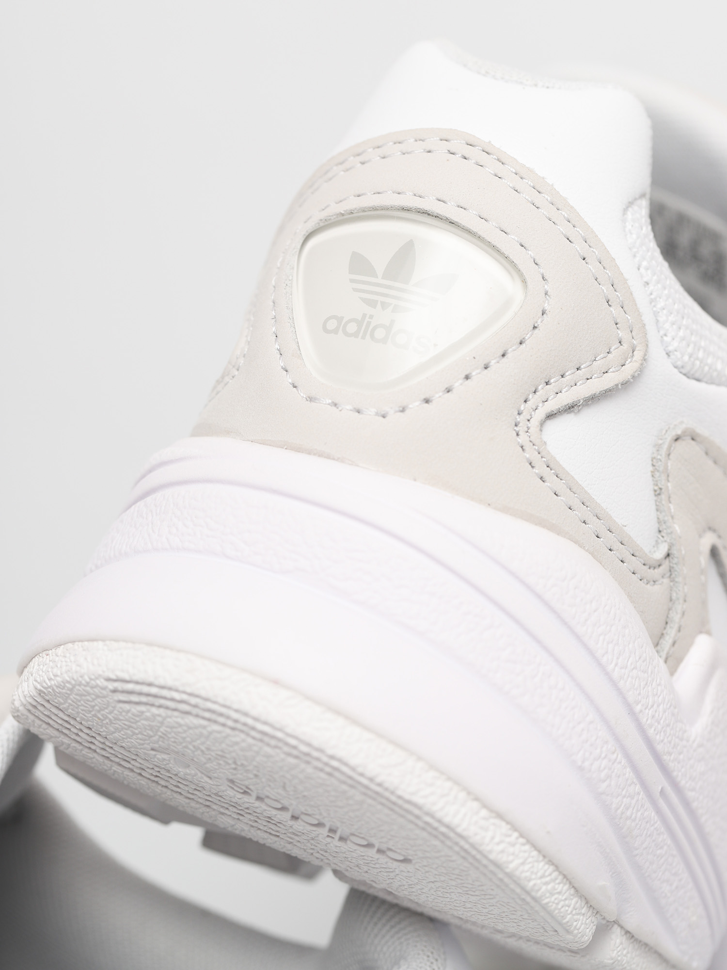 Topánky adidas Originals Falcon Wmn (ftwwht/ftwwht/crywht)