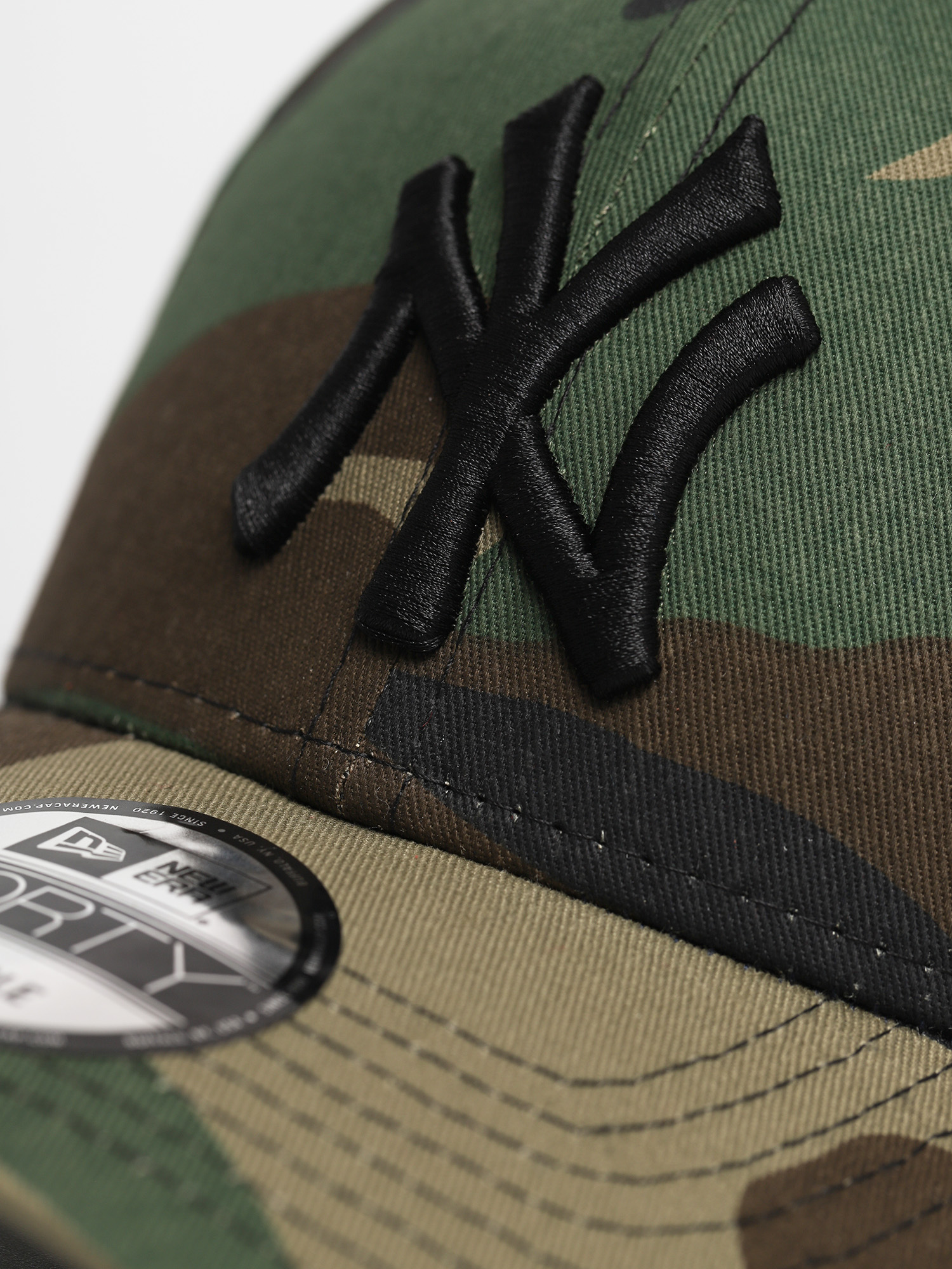 Šiltovka New Era League Essential New York Yankees ZD (woodland camo)