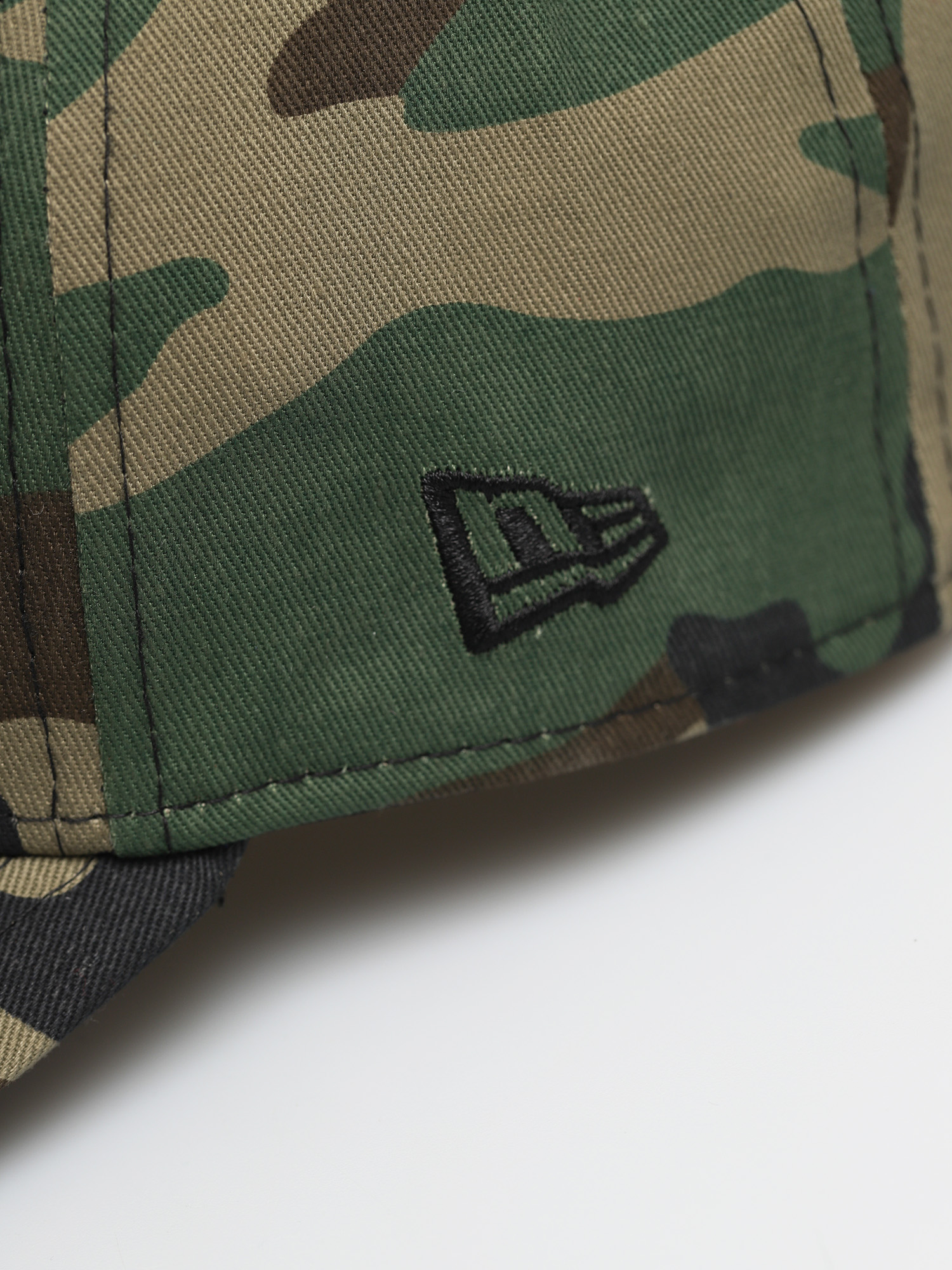 Šiltovka New Era League Essential New York Yankees ZD (woodland camo)