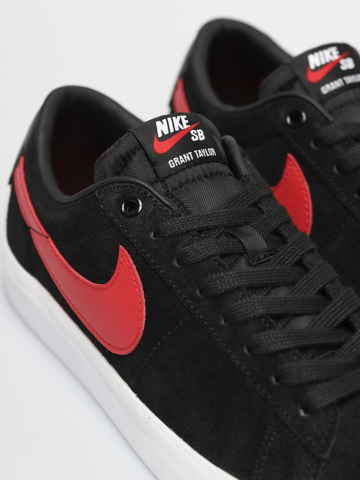 Topanky Nike Sb Blazer Low Gt Black University Red Black White Topanky Nike Sb Blazer Low Gt Black University Red Black White