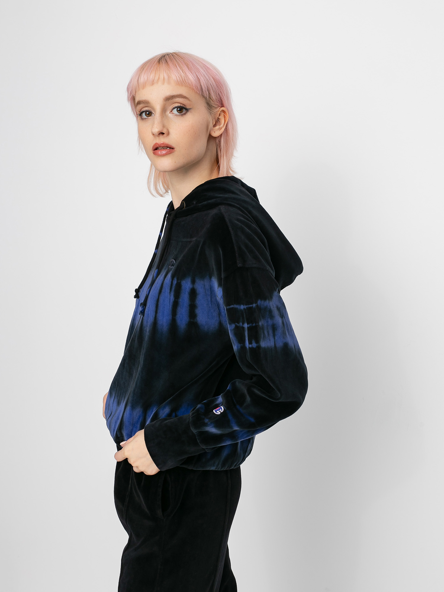 Mikina s kapucňou Champion Sweatshirt HD 113632 Wmn (night/bkk)