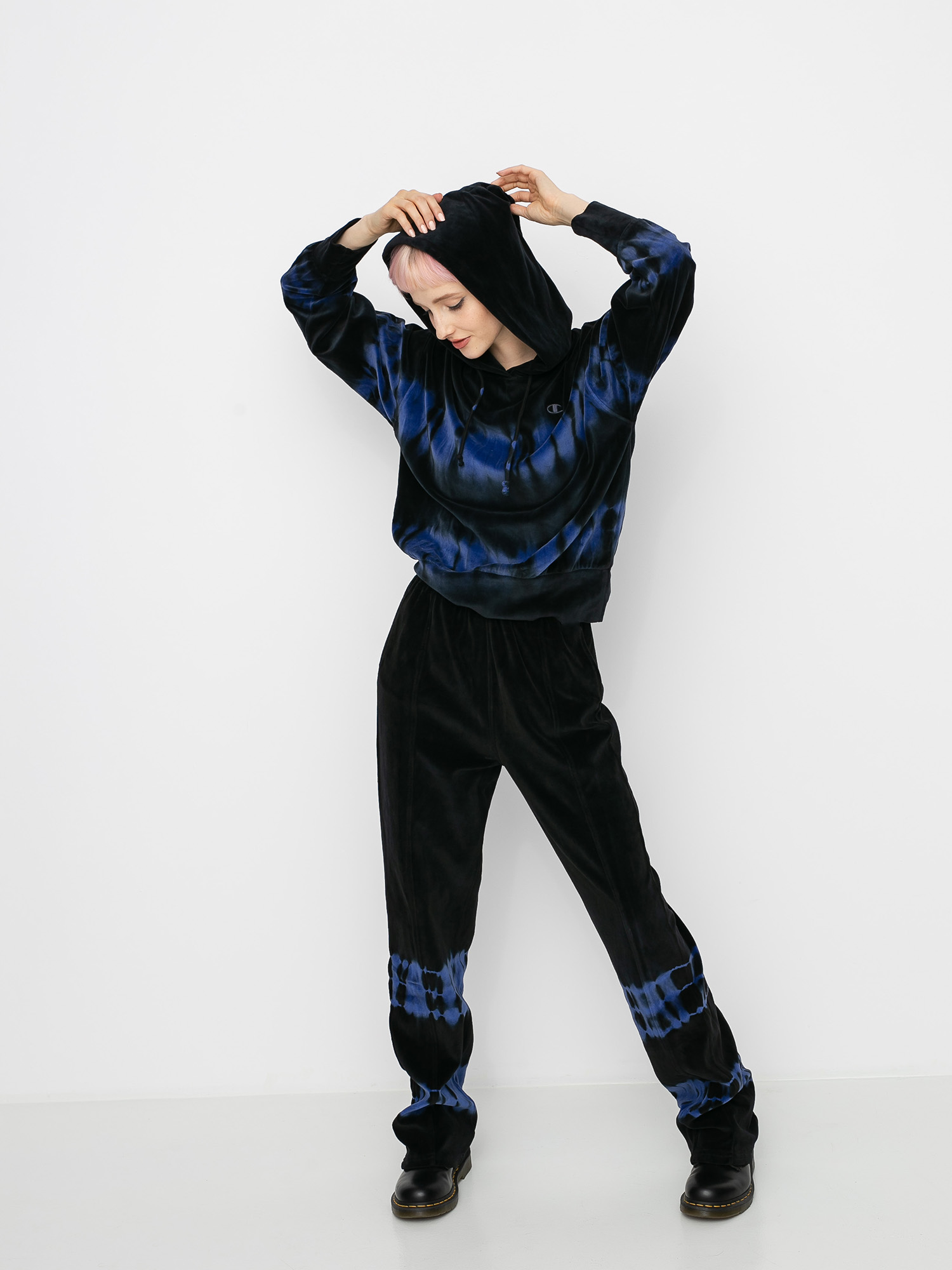 Mikina s kapucňou Champion Sweatshirt HD 113632 Wmn (night/bkk)