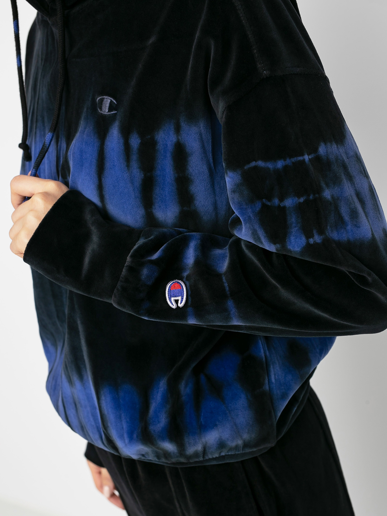 Mikina s kapucňou Champion Sweatshirt HD 113632 Wmn (night/bkk)