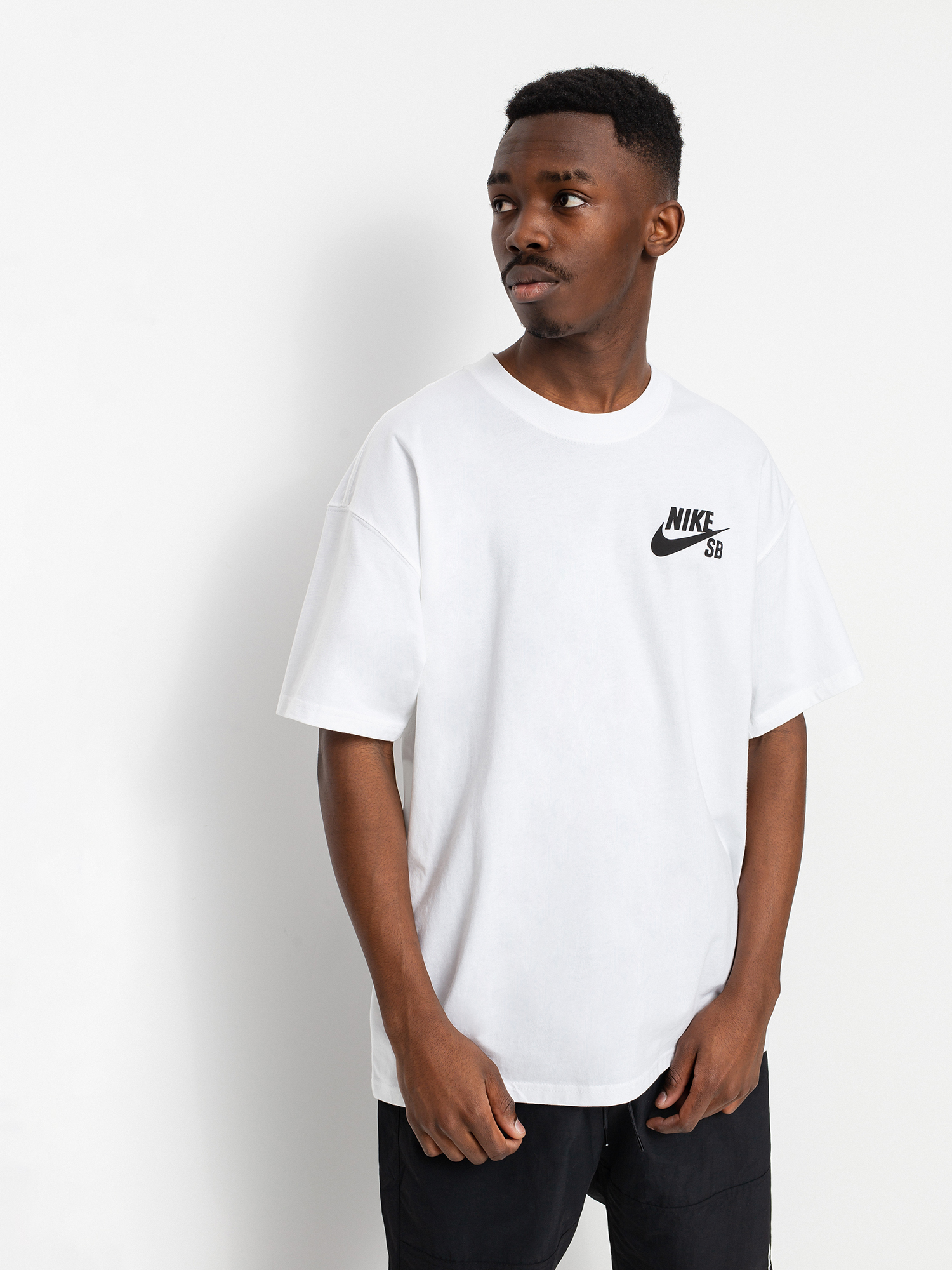 Tričko Nike SB Left Chest Script (white/black)