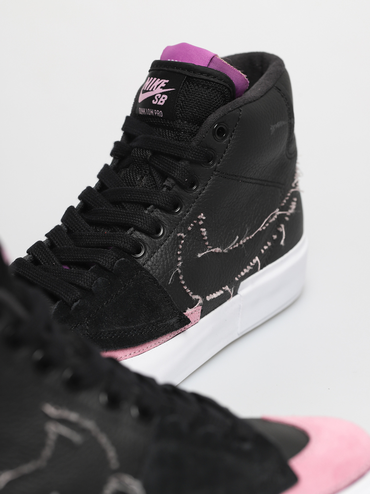 Topánky Nike SB Zoom Blazer Mid Edge (black/pink rise white purple nebula)