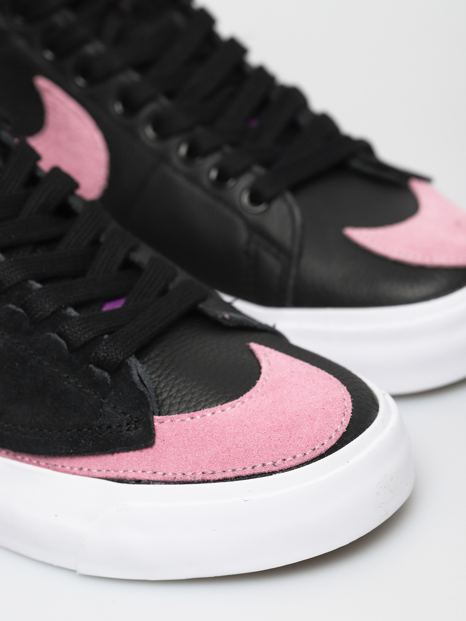 Topánky Nike SB Zoom Blazer Mid Edge (black/pink rise white purple nebula)