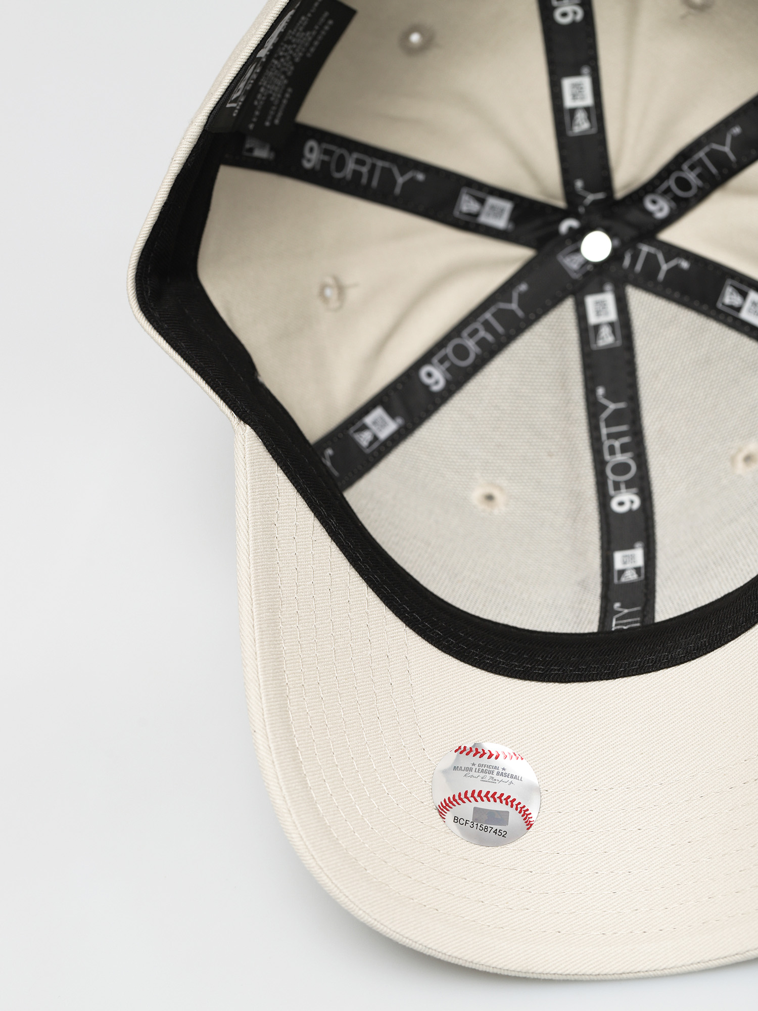 Šiltovka New Era League Essential 9Forty New York Yankees ZD (med beige)