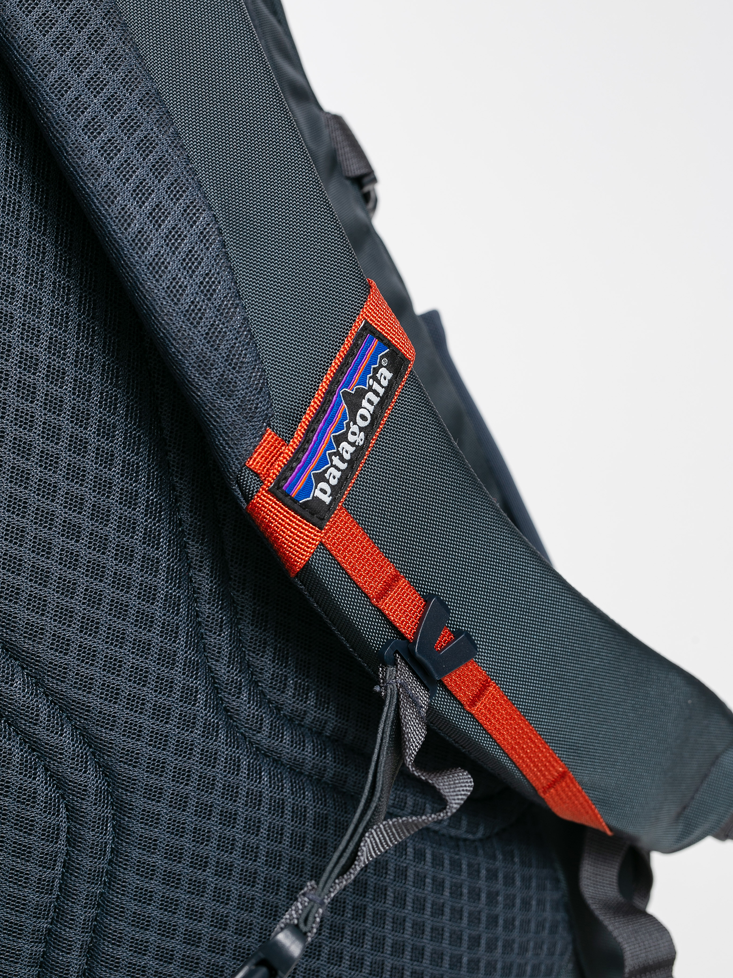 Batoh Patagonia Refugio Pack 28L (smolder blue w/roots red)