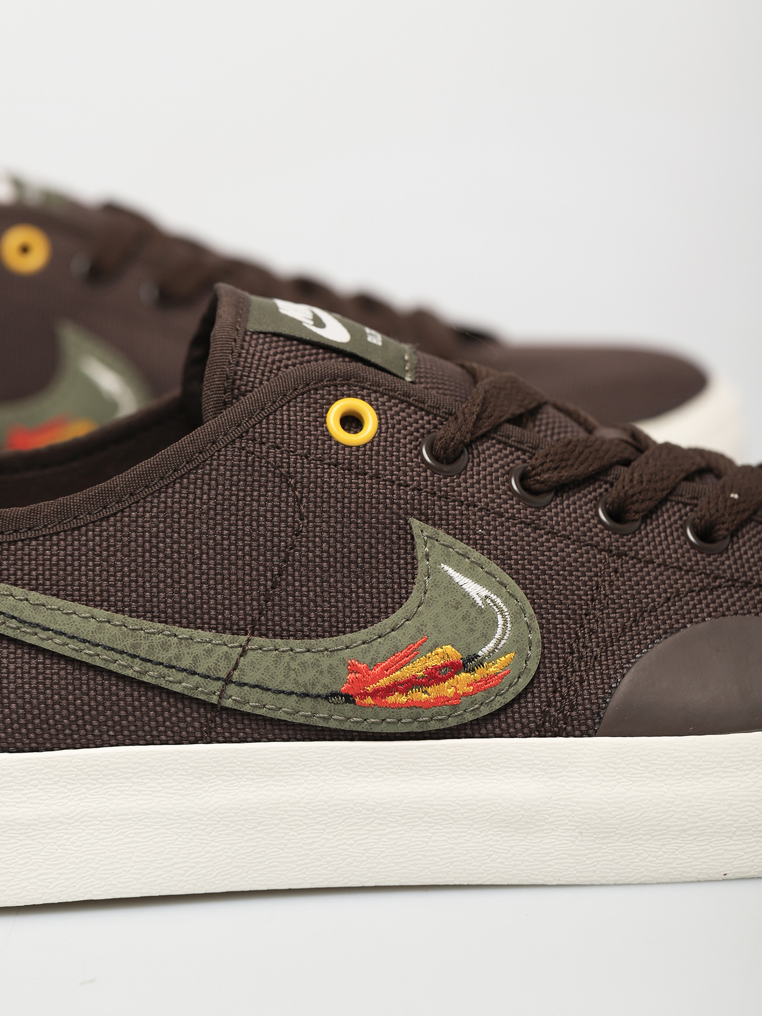 Topánky Nike SB X Daan Van Der Linden Blazer Court (baroque brown/medium olive light bone)