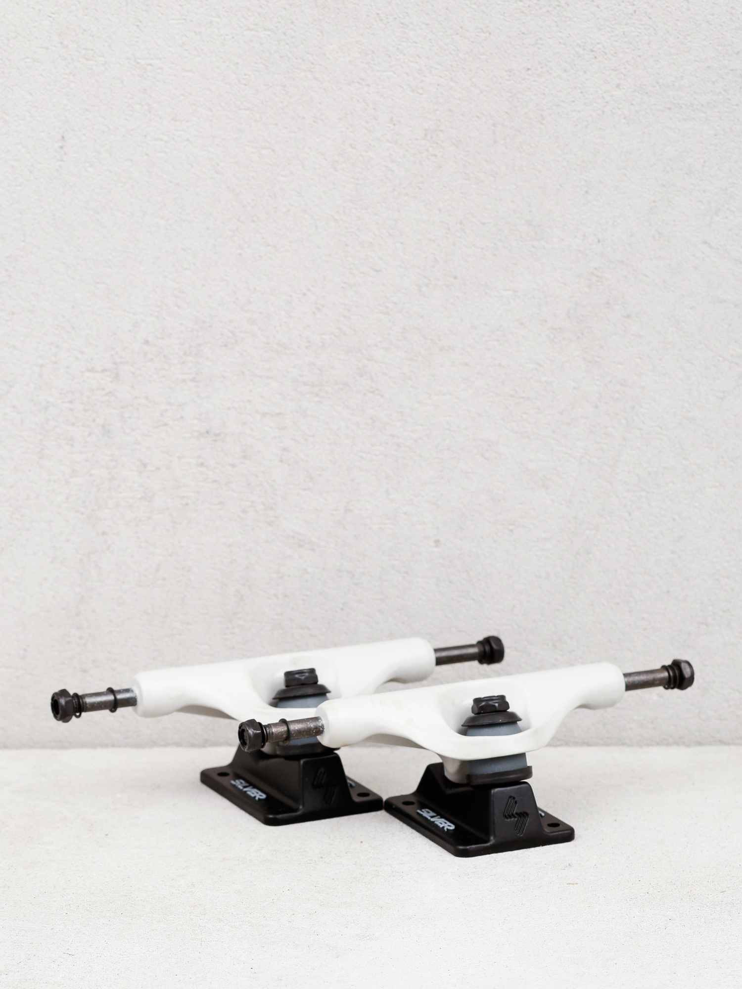 Trucky Silver M Class Hollow Yoshi Tanenbaum (white/black)