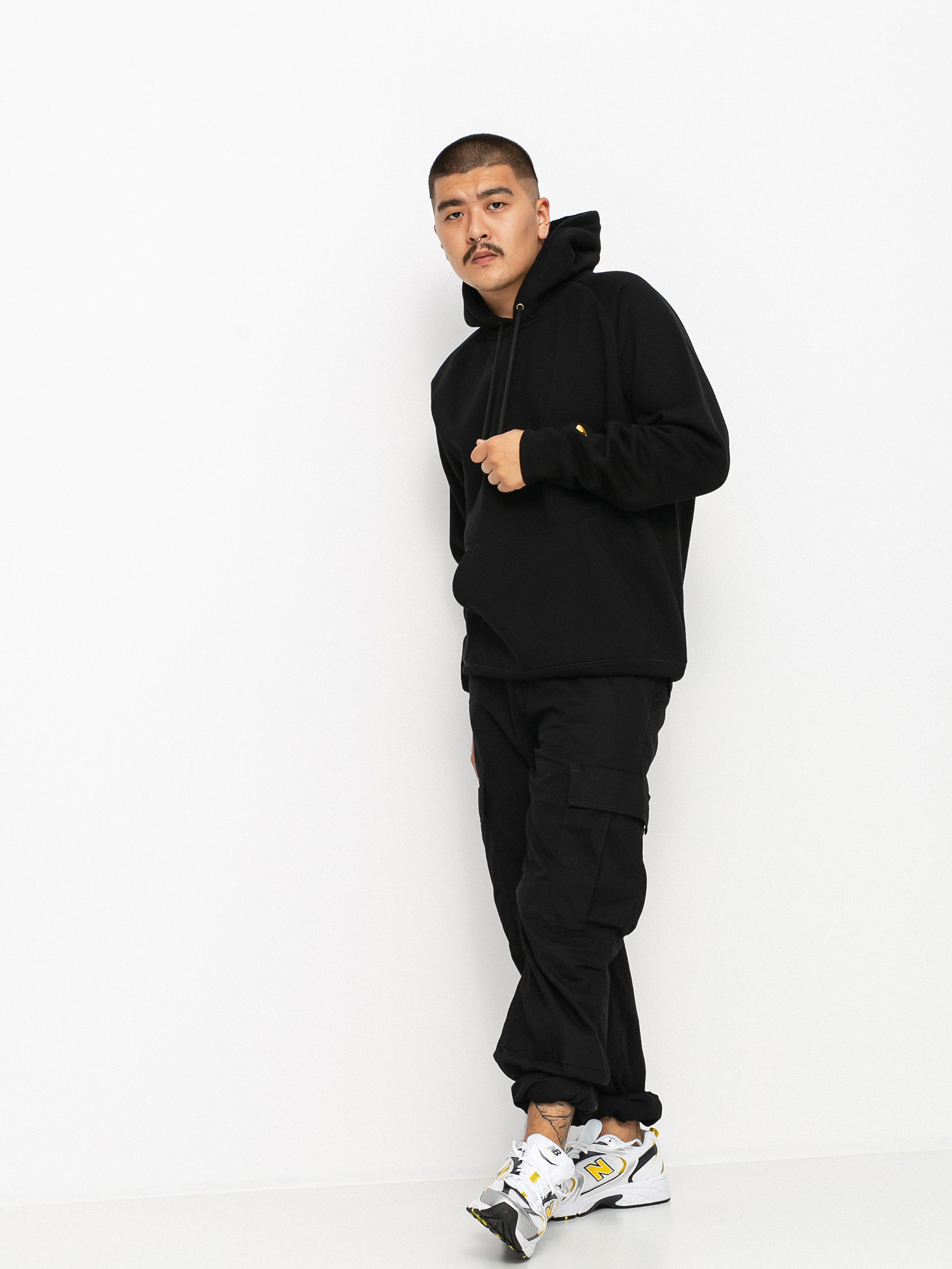 Mikina s kapucňou Carhartt WIP Chase HD (black/gold)