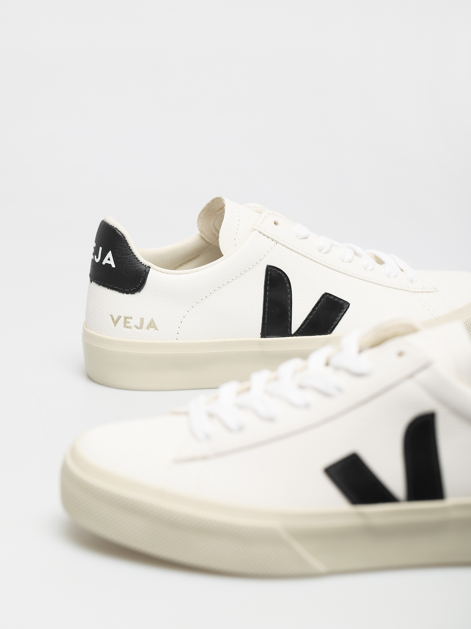 Topánky Veja Campo Wmn (chromefree leather white black)