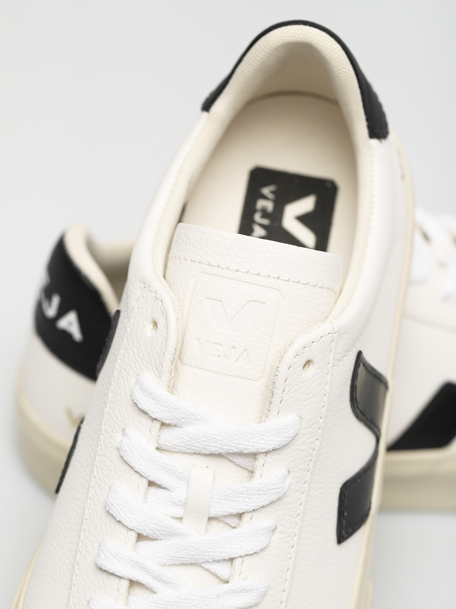 Topánky Veja Campo Wmn (chromefree leather white black)