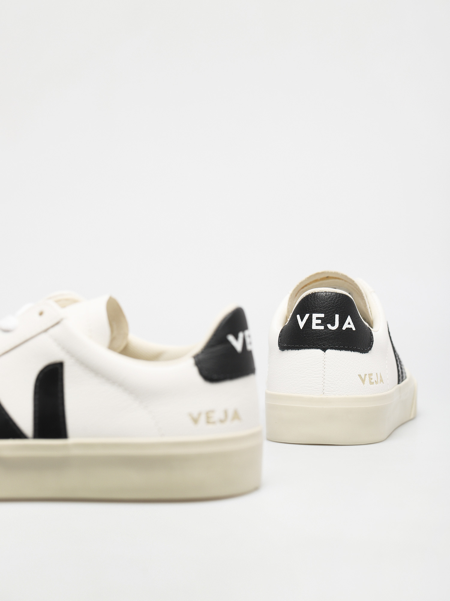Topánky Veja Campo Wmn (chromefree leather white black)