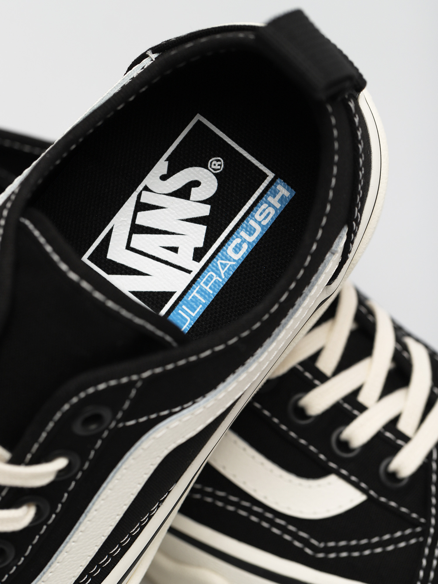 Topánky Vans Sentry Old Skool Wc (canvas/black/marshmallo)