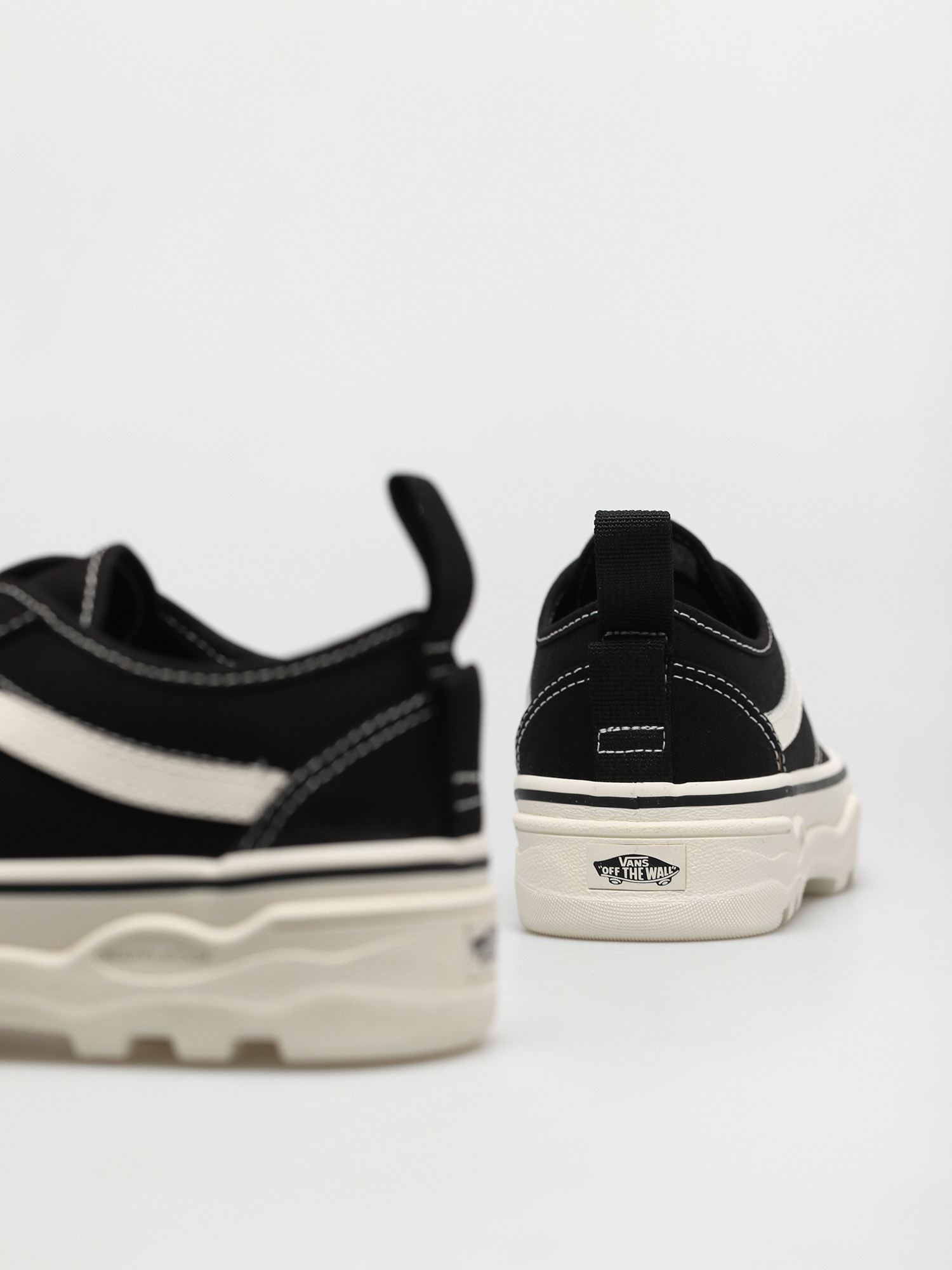 Topánky Vans Sentry Old Skool Wc (canvas/black/marshmallo)
