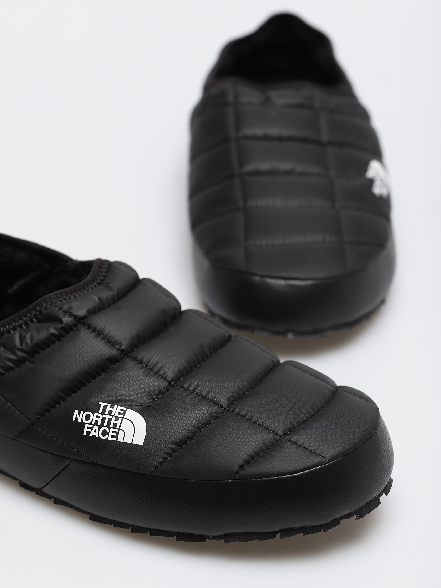 Topánky The North Face Thermoball Traction Mule V (tnf black/tnf white)