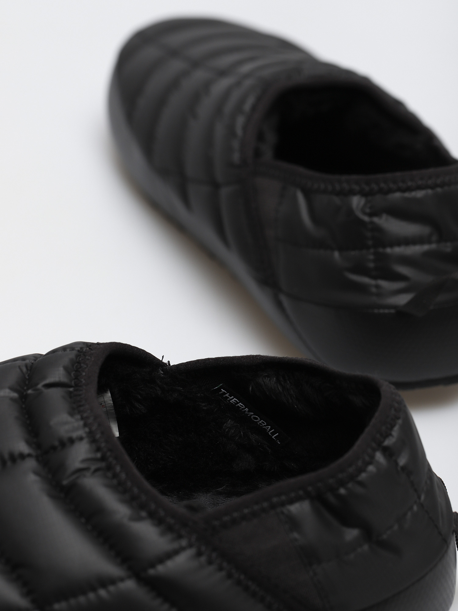 Topánky The North Face Thermoball Traction Mule V (tnf black/tnf white)