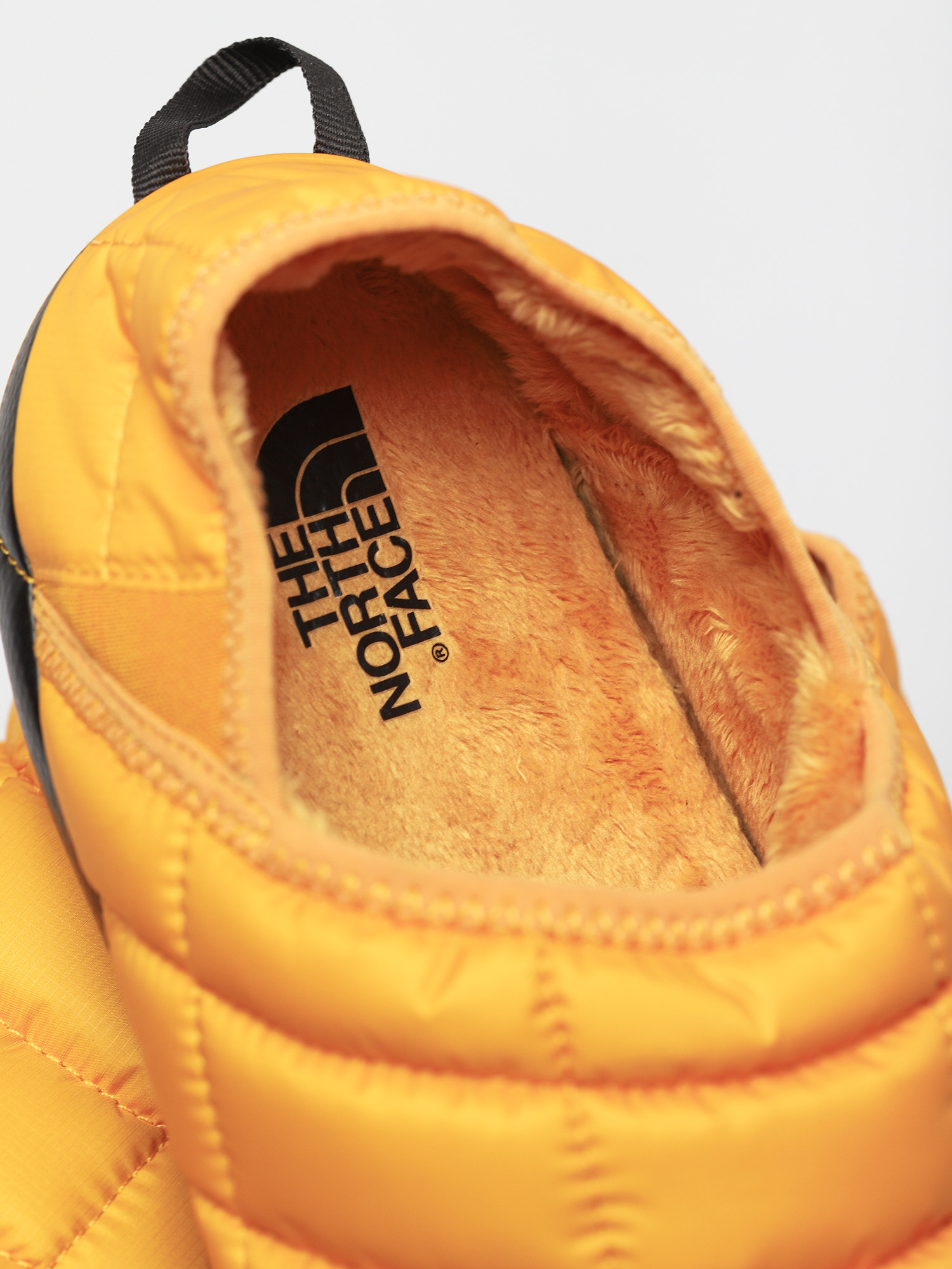 Topánky The North Face Thermoball Traction Mule V (summit gold/tnf black)