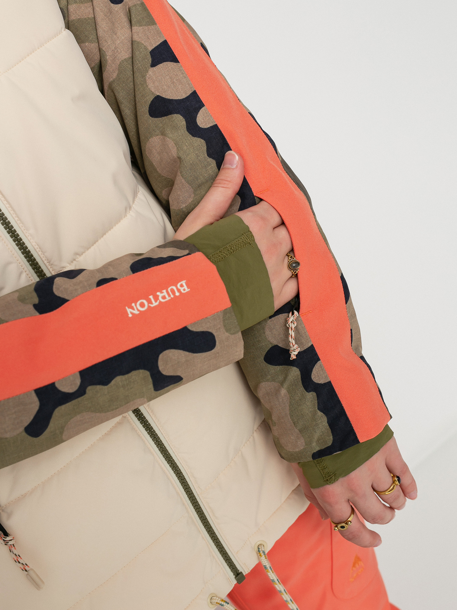 Dámska Snowboardová bunda Burton Keelan (creme brulee/martini olive terra camo)