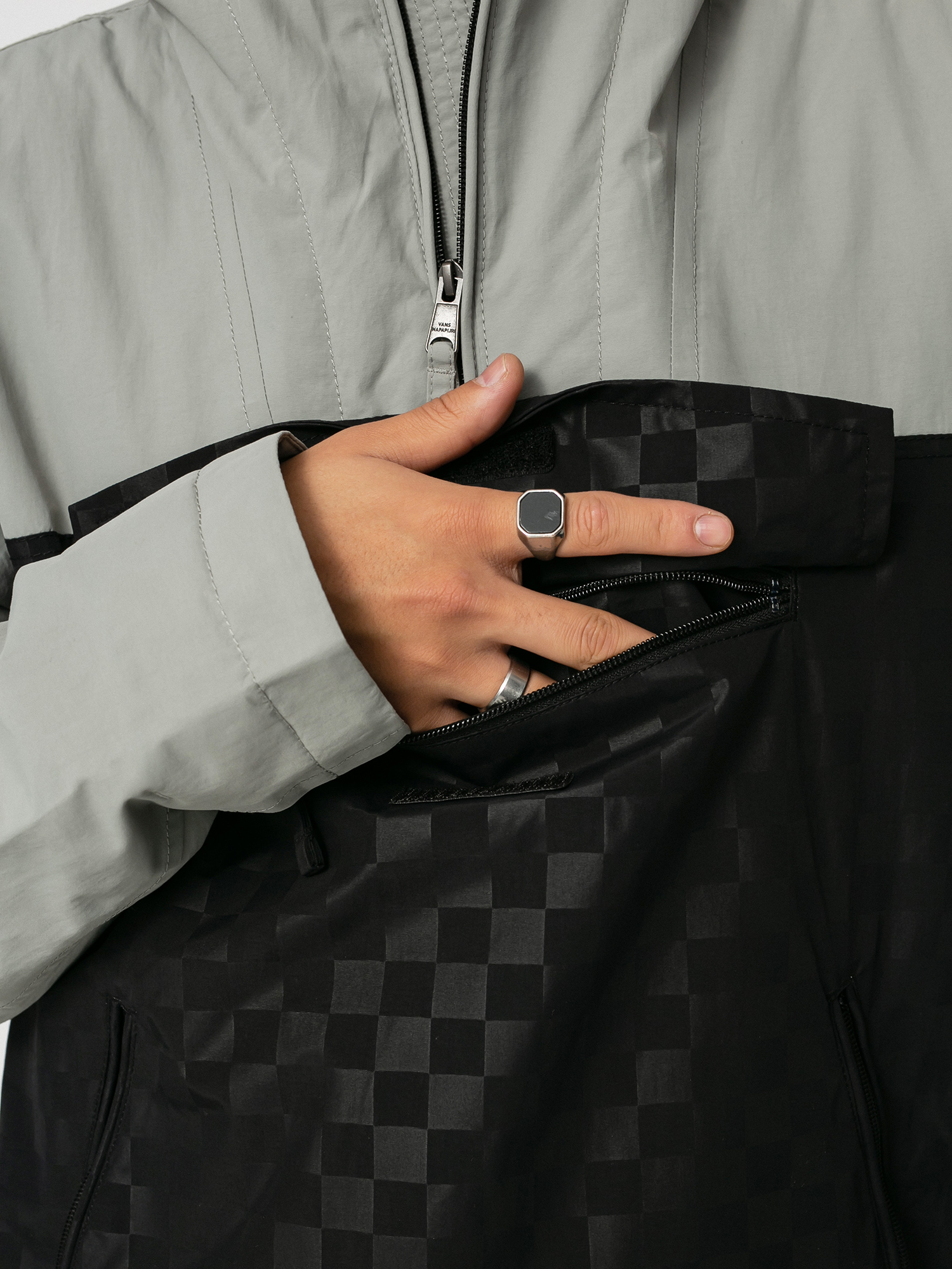 Bunda Vans X Napapijri Anorak (forest frog/black checkerboard)
