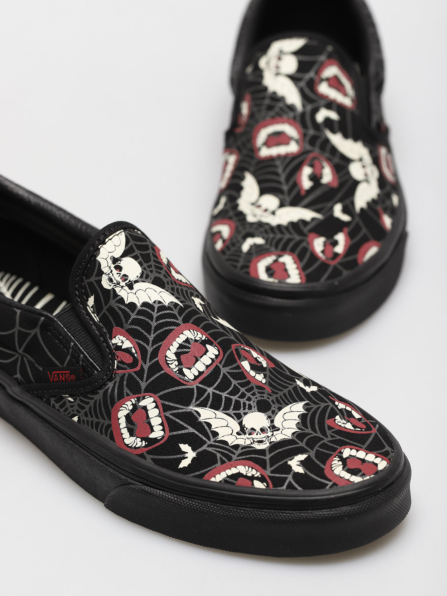 Topánky Vans Classic Slip On (glow frights/blk/blk)