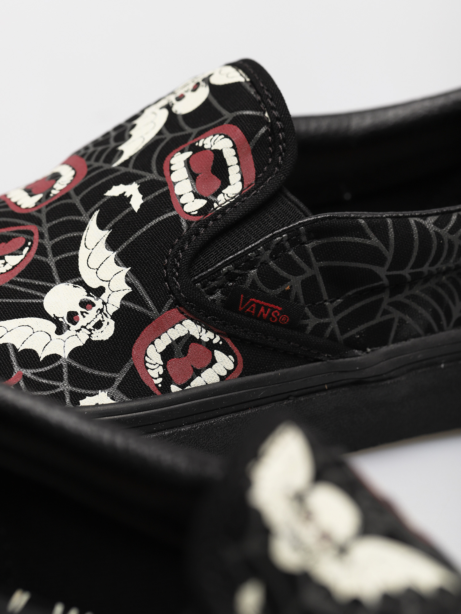 Topánky Vans Classic Slip On (glow frights/blk/blk)