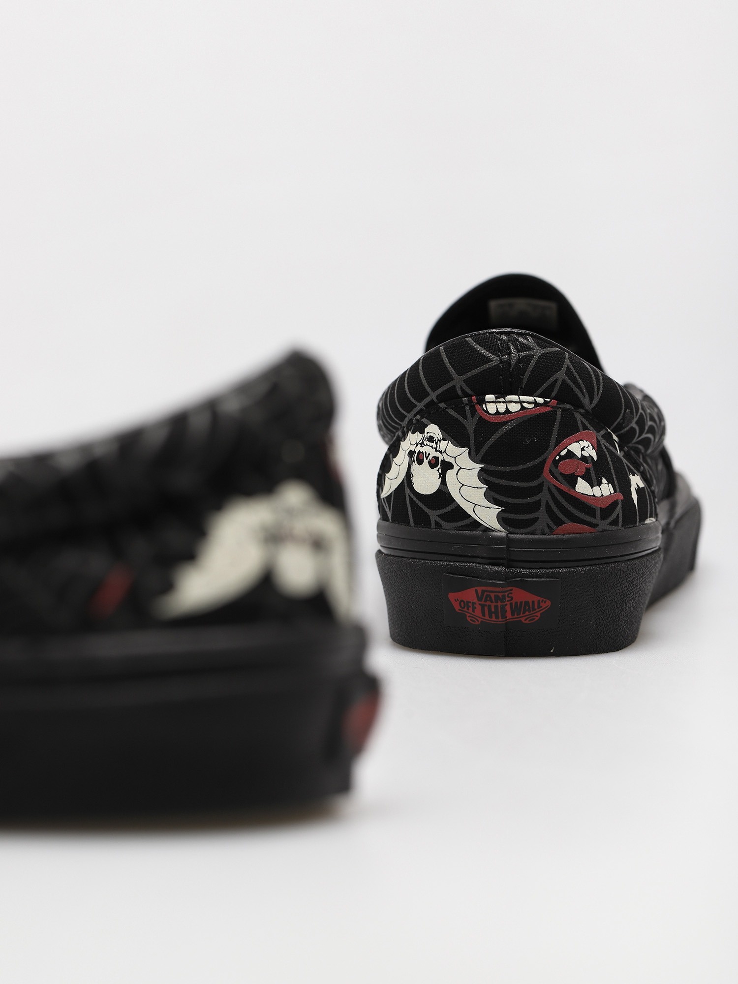 Topánky Vans Classic Slip On (glow frights/blk/blk)