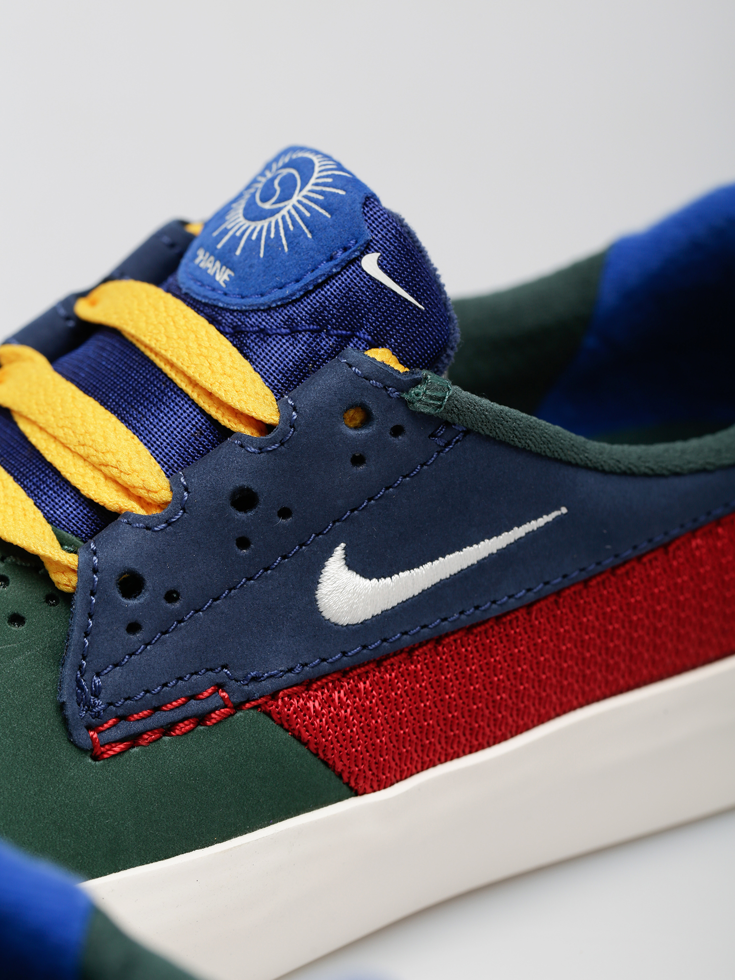 Topánky Nike SB Shane (noble green/sail varsity red navy)