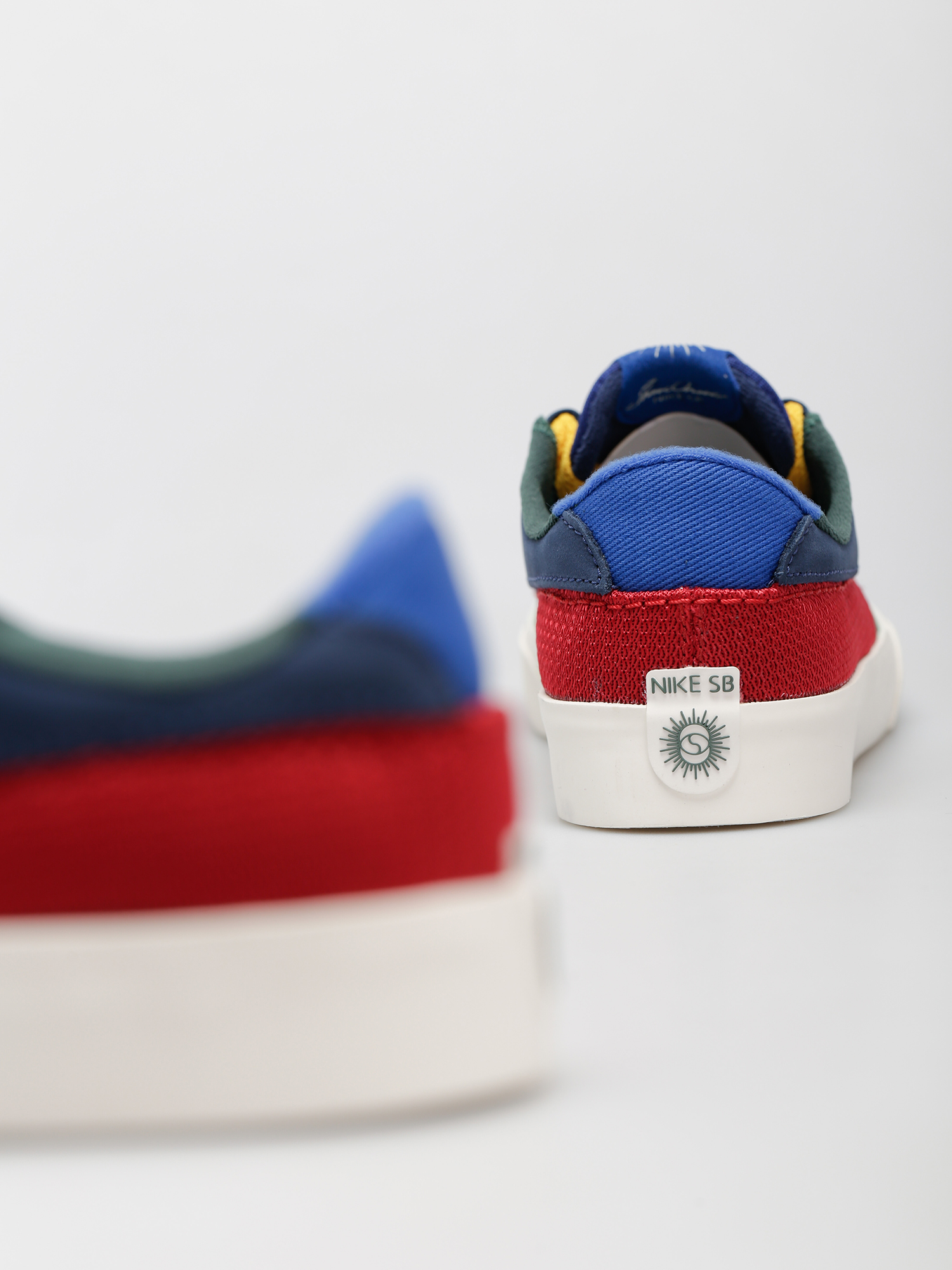 Topánky Nike SB Shane (noble green/sail varsity red navy)