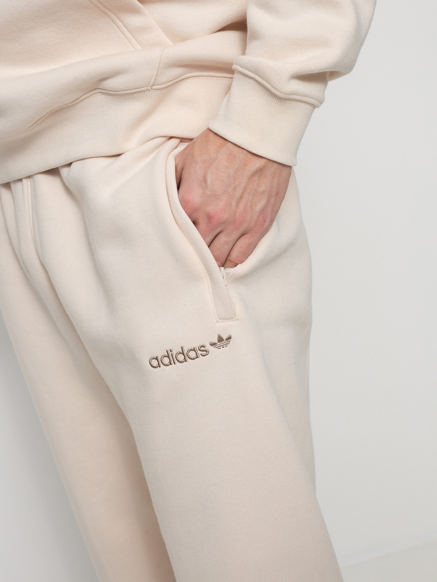Nohavice adidas Originals TRF Linear (linen)