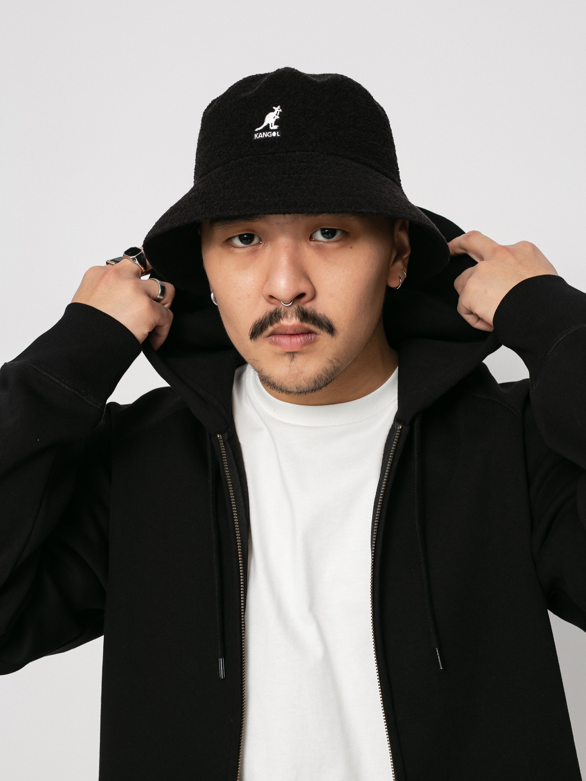 Mikina s kapucňou Carhartt WIP Hooded Chase Jacket (black/gold)