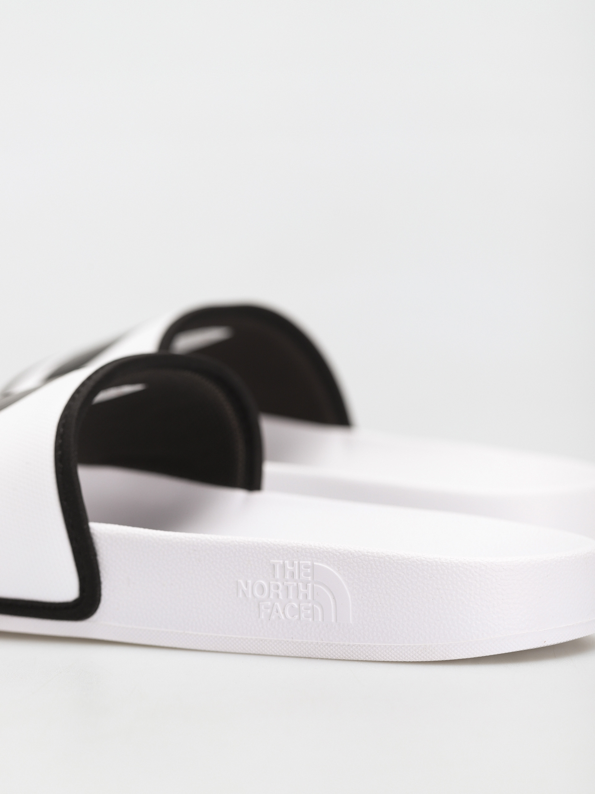 Šľapky The North Face Base Camp Slide III (tnf white/tnf black)