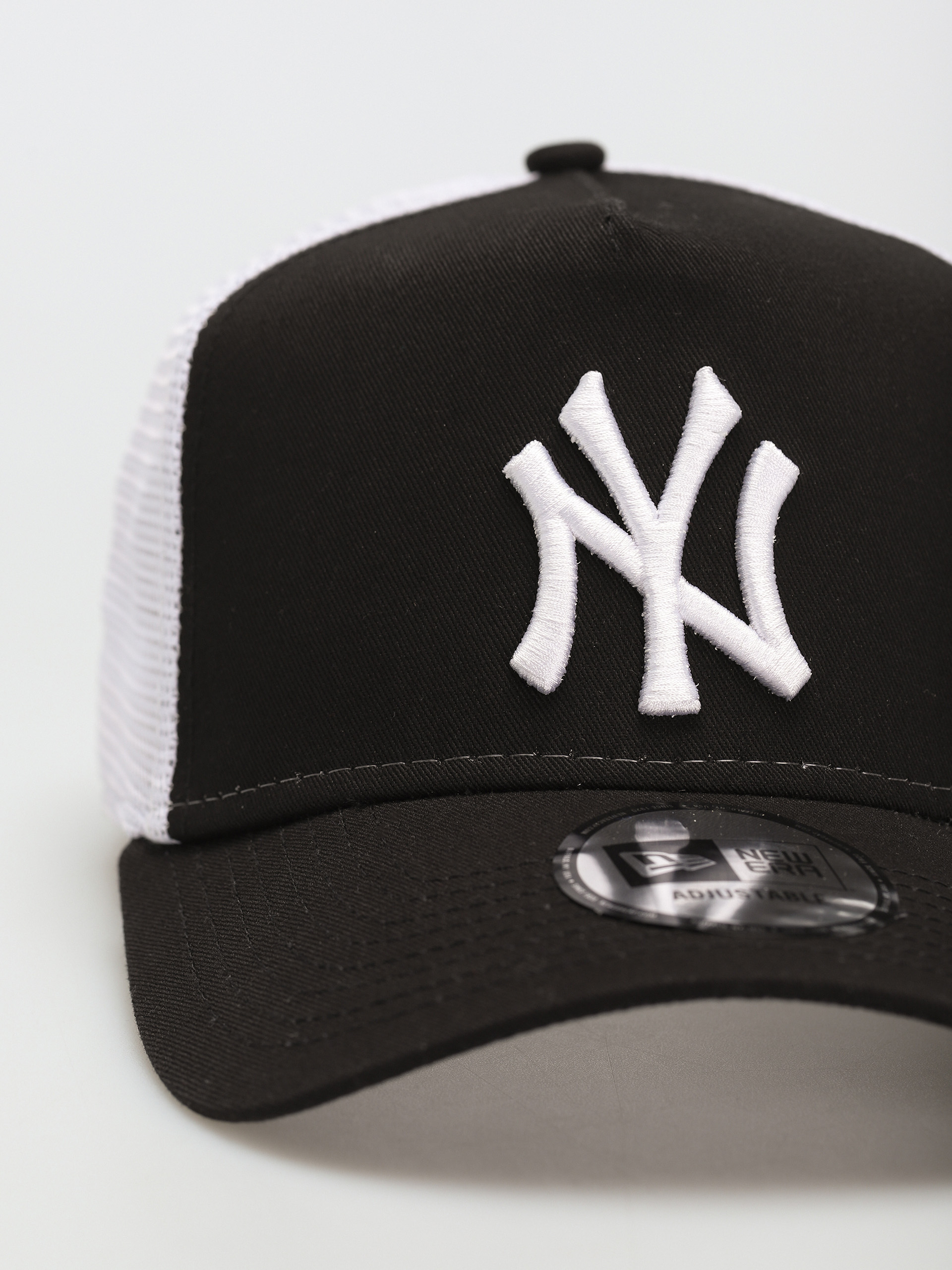 Šiltovka New Era Clean Trucker New York Yankees ZD (black/white)